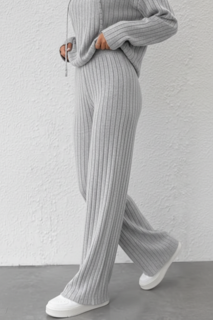 Conjunto Chic de Sudadera con Capucha y Pantalón Alto - LÚVORA