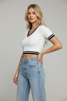 Camiseta Cropped V-Cuello - LÚVORA