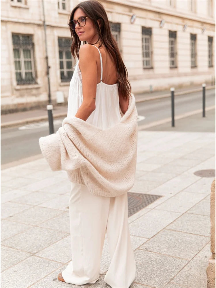 Camiseta Satinada con Encaje Elegante - LÚVORA