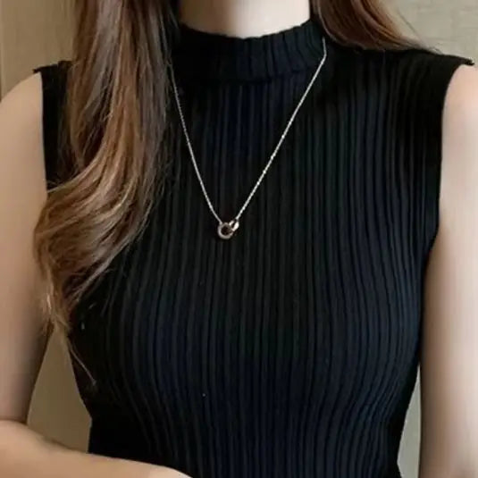 Top de Punto Cuello Alto Sofisticado - LÚVORA