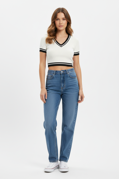 Camiseta Cropped V-Cuello - LÚVORA