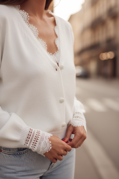 Cárdigan Elegante de Punto con Encaje - LÚVORA