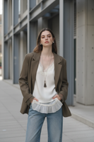 Blazer Elegante con Detalles de Encaje - LÚVORA