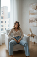 Cárdigan Chic de Encaje con Corte V - LÚVORA